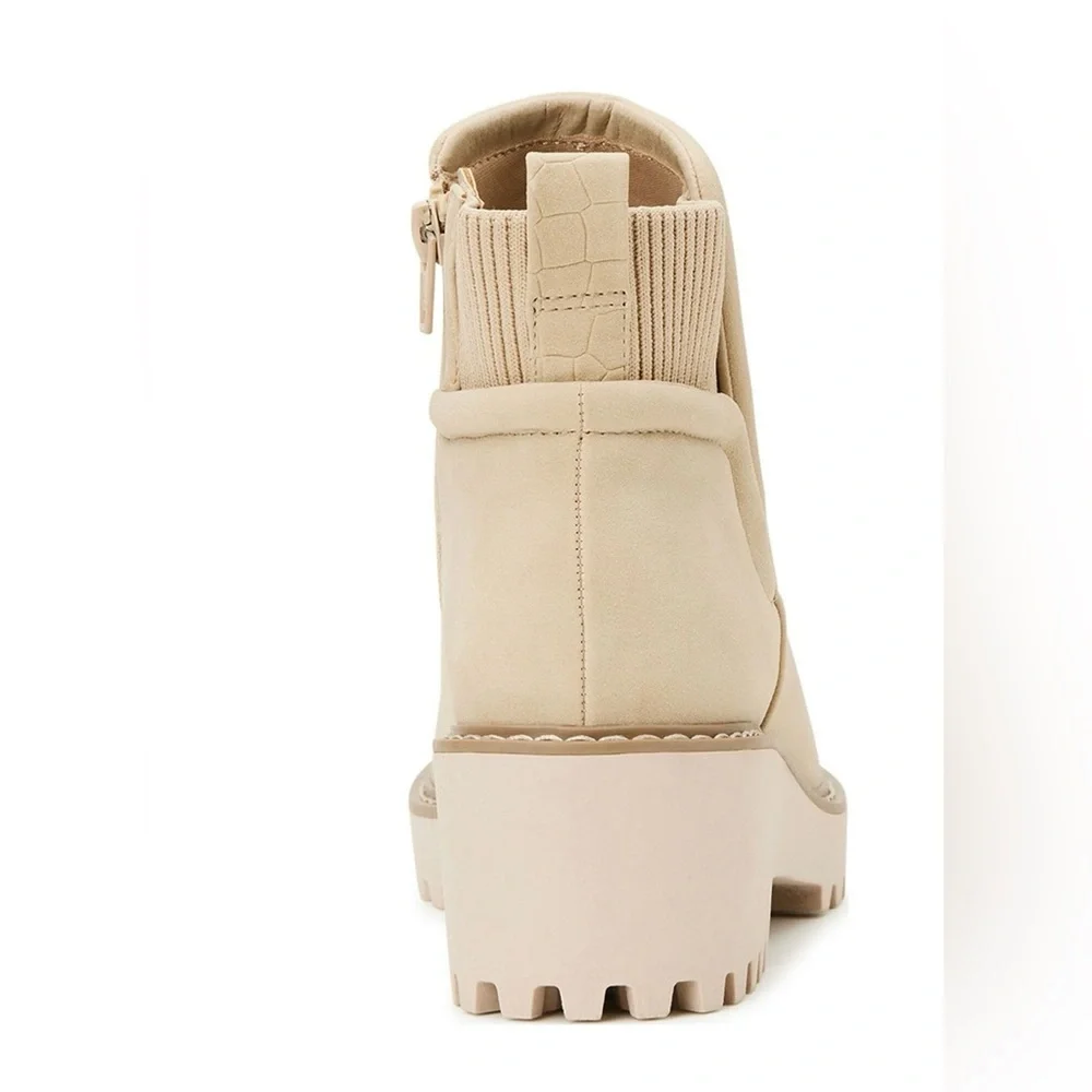 NWOB Chelsea Boots